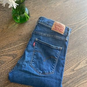 Levi’s 720 high rise super skinny Jeans size 26